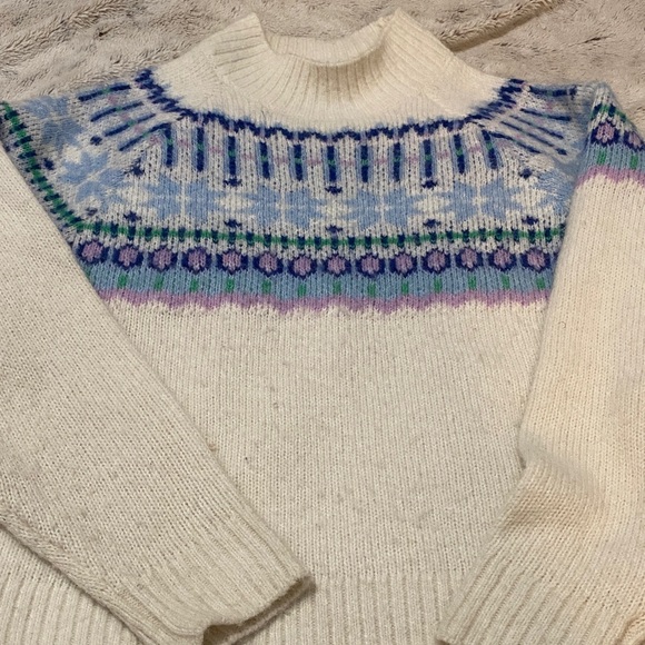 Old Navy Cream and Blue Patterned Turtleneck Sweater - Picture 3 of 5